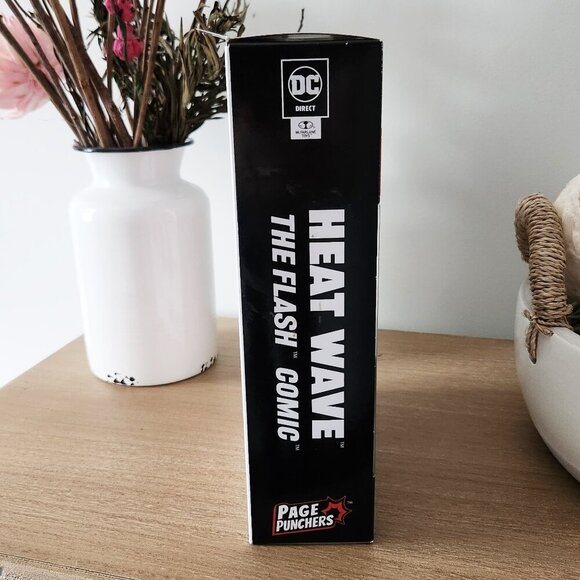 🔥 DC Comics Heatwave 7” Action Figure & Comic Book Combo – The Flash | NWT - Picture 5 of 7